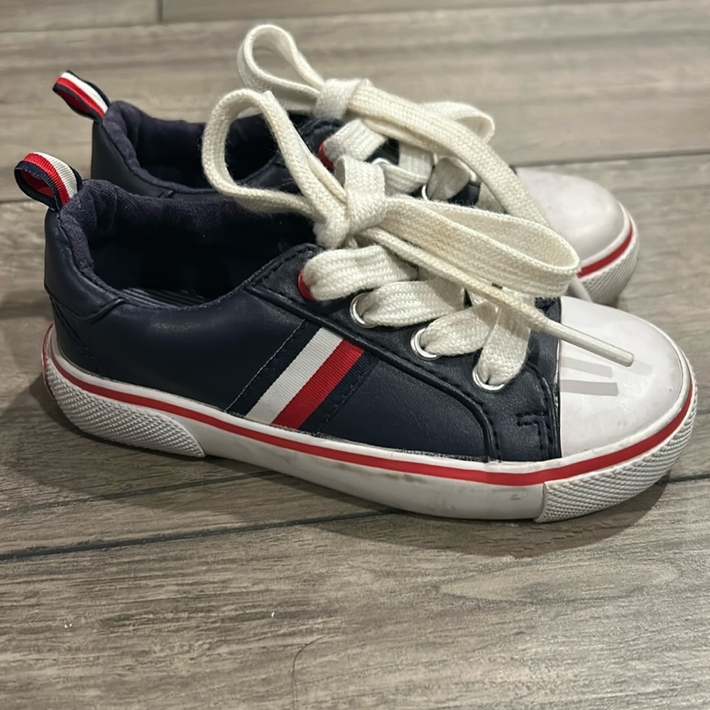 Tommy Hilfiger sneakers size 7